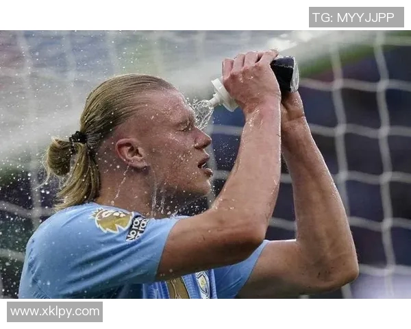 足球明星猝死引发的感动瞬间与球迷心灵共鸣的故事分享