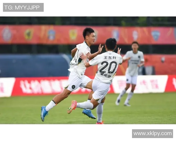 成都羽毛球队在选拔赛中以98分稳居积分榜首位展现强劲实力